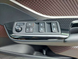 パワーウィンドウのスイッチです。運転席に居ながら窓を開け閉めのコントロールできます!