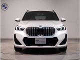 【キドニーグリル】BMWは約90年もの間、ほぼ全ての車両にひと目でBMWだと分かるこの特徴的なフロントグリルが備えられ、デザイン・アイコンとして親しまれてきました。
