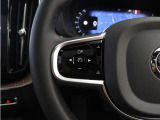 前方車を自動追従するアダプティブクルーズコントロールに加え、ステアリング操舵も行う進化型クルーズ『パイロットアシスト』を搭載。車体を車線内へと適正に維持しつつ先行車を忠実に追従します。