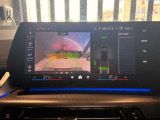 【ナビ純正】ワイドコントールディスプレイは、画面内に多数の情報を表示する事が可能です。センターコンソールiDriveコントローラー操作だけでなく、タッチパネルでの操作も可能となっております。
