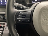 ステアリング左手側にオーディオ関連のコントロールスイッチを配置しています。操作時は視線を逸らすことなく運転に集中できます。