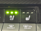 【シートヒーター&ベンチレーション】夏場は涼しい風でお尻や背中の熱やムレを防ぎ、冬はエアコンよりも早く温まってポカポカに!季節を問わず快適に過ごせます。