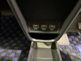 便利な充電用USBジャックも付いています☆周辺機器の充電にご利用頂けます☆