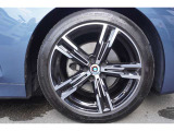 BMW承認の純正タイヤを装備しております☆お問合せ(無料ダイヤル)0078-6002-613077迄お待ちしております。大阪府吹田市芳野町5-55 毎水曜、第二・第三火曜日定休 営業時間10:00〜18:00