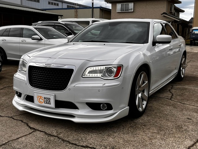 300 SRT8