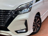 【LEDヘッドライト】悪天候や夜間走行時も良好な視界を確保し安心して運転できる高輝度LEDヘッドライトを装備!点灯速度が早く、消費電力も抑えられています。