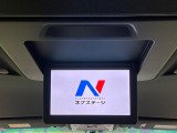 【フリップダウンモニター】大画面モニターで後席でもエンタメをお楽しみいただけます。小さなお子様にも大人気の装備です♪