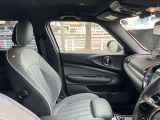 丸を基調としたMINIらしい運転席デザイン