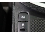 燃費をより向上させるエコドライブモードとパワフルな走行を愉しめるパワーモードを選べるスイッチが付いております!