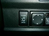 左側電動スライドドアになっております。