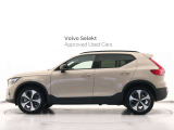 精悍なスタイルと上質な走りのマイルドハイブリッドを搭載した、特別仕様車 XC40 Ultra B4 AWD Dark Edition。