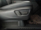 パワーシート搭載。微妙な調整が手軽にでき、ピッタリのポジションで運転することが可能です。