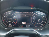 Audi正規ディーラーが高品質をお約束。高度な訓練・教育を受けたAudi専任メカニックが、100項目にもおよぶ精密な点検を実施いたします。すべてをクリアしたAudi車だけが、あなたのお手元に届けられるのです。
