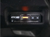 ◆ETC2.0装着◆進化したドライブ体験。料金収受システムだけだったETCが生まれ変わって、高速道路を賢く使うETC2.0に進化しました。多彩な情報サービスが便利で快適なドライブ体験を提供します。
