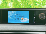 テレビ画面を備えており、停車中に映像を視聴してお過ごしいただけます。休憩時間などに車内で番組や映像を楽しみたい方にうれしい装備です。視聴の際は周囲の安全にもご配慮ください。