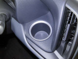 運転席にカップホルダーを装備しております。