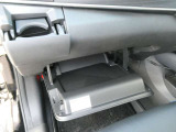 車検証などが収納できるグローブボックスです。