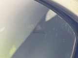 【ブラインドスポットワーニング】走行中、ドアミラーの死角になりやすい箇所に後続車が接近するとサイドミラー付近に警告を表示、ドライバーに注意喚起をしてくれます。
