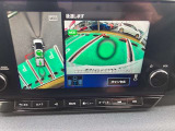 プロパイロットパ-キング】 3ステップの操作だけでステアリング、アクセル、ブレーキ、シフト、さらにパーキングブレーキまですべて自動制御し、駐車完了するまでドライバーをアシストします。