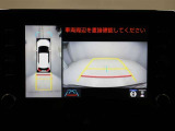 バックモニター装着車は後退時の強い味方です♪車庫入れや縦列駐車の際、後退操作の参考になるガイドラインをナビ画面に表示します。