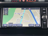 道路や現在地が画面上で確認でき、目的地までの道順を把握する際に便利です。縮尺や表示の切り替えにも対応しており、街中での移動や初めての場所へのお出かけをサポートします。