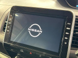 【メーカー純正10型ナビ】インテリアに溶け込むスタイリッシュな「専用設計」メーカーナビを装備♪視認性や操作性など基本性能にも優れ、より上質なカーライフをお楽しみいただけます。