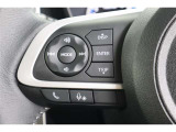 ステアリングスイッチ付き。前方から目を離すことなく操作することが可能です。