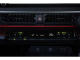【エアコンまわり】 各操作スイッチなども使いやすい位置に配置されています。