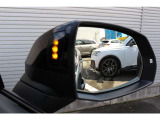 サイドアシスト装備車 ミラー内側のLEDにより死角による事故を軽減致します。