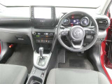 運転席からの視界はこんな感じです☆お気軽にご来店いただき、実際に座って是非お確かめください。ドライバーに寄り添う快適な操作フィールをもたらすステアリングです。