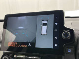 【パノラミックビューモニター】車を真上から見た状態をナビに映し出し、駐車時などをサポート☆クルマの斜め後ろなど、目が届きにくい箇所も確認できるため、いち早く障害物に気が付くことができます!
