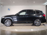 BMWではロングホイールベースの採用をしており、すべての車種に適用され、走行中の安定感の向上されております。また室内空間の広さにも貢献しております。