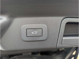 【パワーテールゲート】スイッチ操作1つでリアゲート開閉機能をご使用になれます。背の高いお車には便利で人気の装備になります。