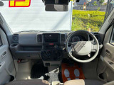 運転廻りの画像です!操作スイッチ類もキレイな状態です。専門スタッフが内外装を清掃・きめ細かい箇所までクリーニングしています。