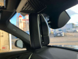 ETC内臓 自動防眩ルームミラー :後続車のライトが反射しても眩しくないように、ミラーの反射率を自動的に調整します。