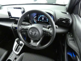 スタイリッシュなデザインのインパネ。各操作スイッチは使いやすい位置に配置されてます。