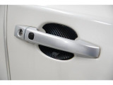 STI ドアハンドルプロテクター。ドアノブ握る時にハッとしたことありませんか??ドアノブ周りに傷がつくのを防ぎます。