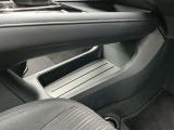 普段使いの小物類が収納できる便利な収納スペースがたくさん用意されています