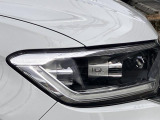 LEDマトリックスヘッドライト「IQ.LIGHT」。対向車や先行車を検知し、LEDを個別制御。まぶしさを抑えながら、夜間の視界をしっかり確保します。