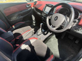 フランス車ならではのオシャレな内装がオススメです!