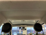 明るく清潔感のあるルーフ内装。快適な車内空間を演出します。