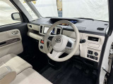 見通しのよいすっきりとした視界で、誰でも運転しやすいです。運転のしやすさは疲れにくさにも繋がりますよ♪