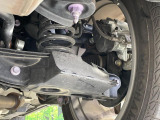 お車を安心してお乗りいただく為には、足回りの定期点検が欠かせません。サービスサポート(有償保証)では無料点検もご提供しており、安心のカーライフをお過ごしいただけるサポート体制が整っています。