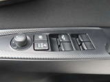 運転席のパワーウインドースイッチ部です。よく触れる場所だからこそ、使用状態があらわれますよね。ぜひこうした所もチェックしてください。