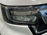 LEDヘッドライトは、点灯の瞬間から最大光量を発揮し、突然暗くなるトンネルなどでの安定感を高めます。