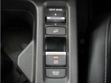 電子制御パーキングブレーキ搭載で指一本で簡単に操作することができます。さらに停車中に、ブレーキペダルを踏み続けなくても、自動的にブレーキを保持する機能である、オートマチックブレーキホールド付きです。