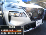 自車から見えない2台前を走る車両の車間・相対速度をミリ波レーダーで検知。急な減速を予測し、表示とブザーで警報。玉突き事故の回避を支援します。日産の先進技術が詰まった、安全運転をサポートする機能です。