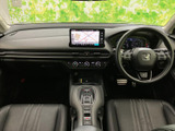 ナビ画面やオーディオ、エアコンなどが運転席から確認しやすい位置にまとまっています。必要な機能を見渡しやすく、日々の移動でも扱いやすい配置です。