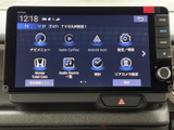 ナビメニューに加え、Apple CarPlayやAndroid Autoなどの項目が画面に並び、用途に合わせて選べる構成です。表示が整理されており、日常のお出かけにも活用しやすい装備です。