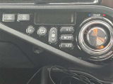 オートエアコンは、気温を設定すれば自動調整。車内をいつでも快適空間にしてくれます♪